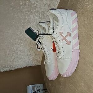 Off White sneakers authentic NWT size 37